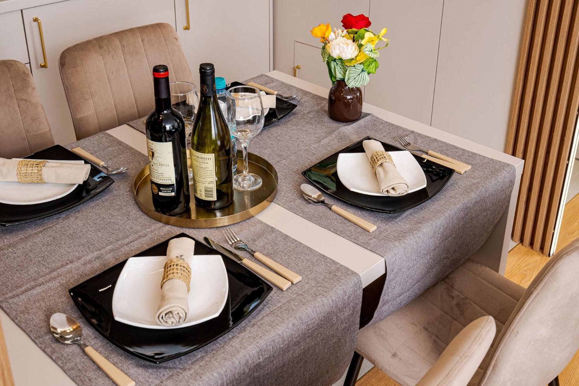 Romana Vibe Elegance In The Heart Of The City Bucharest Luaran gambar