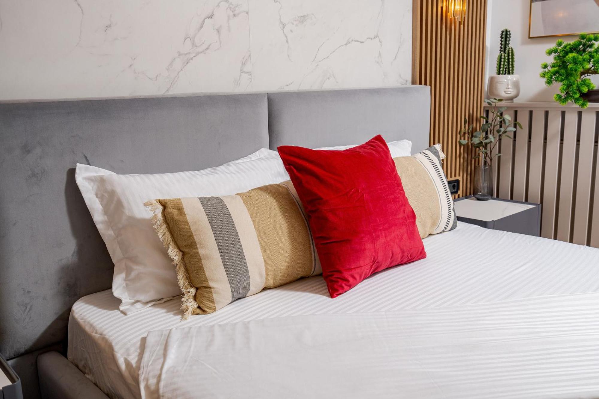 Romana Vibe Elegance In The Heart Of The City Bucharest Luaran gambar